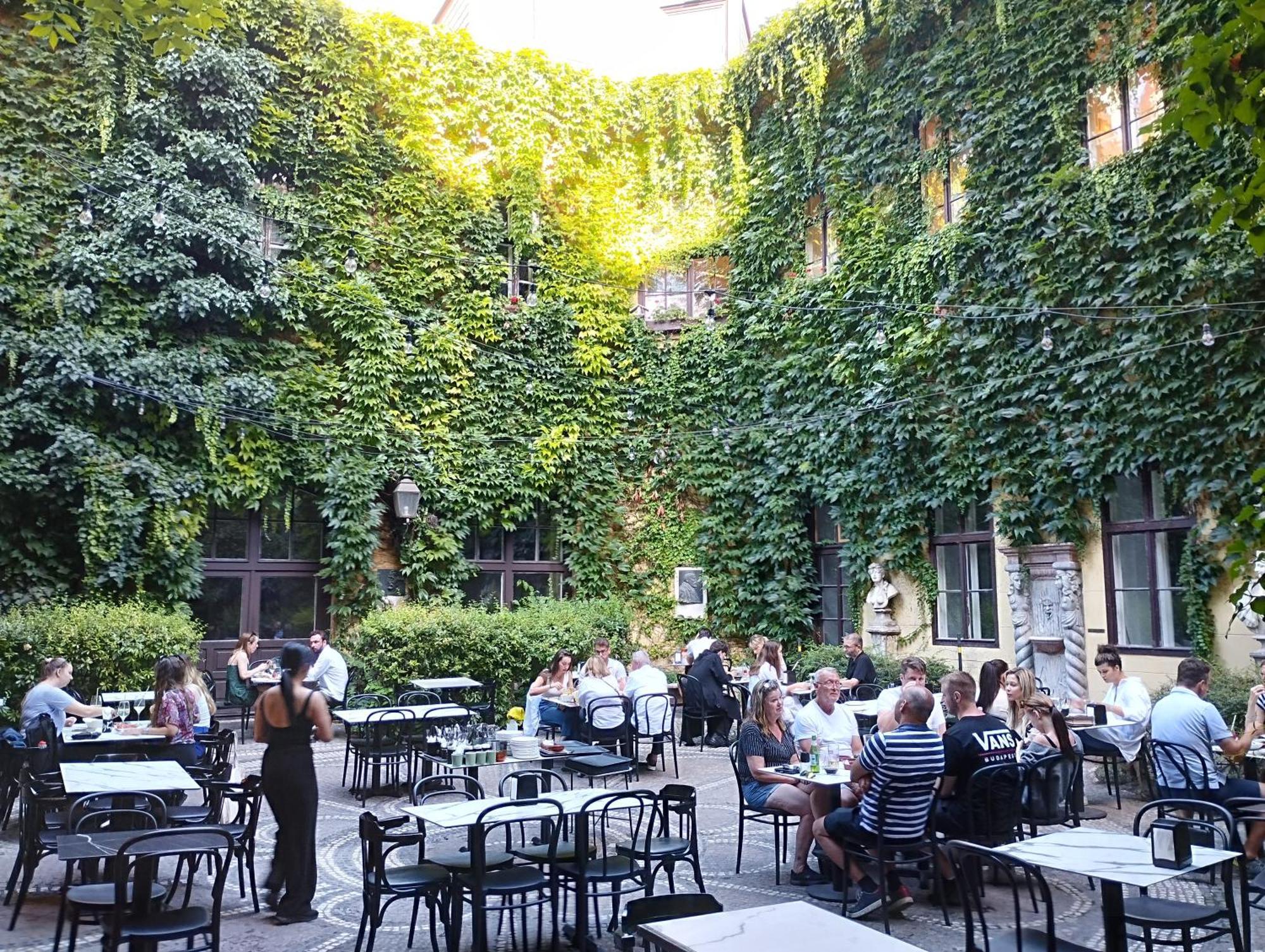 Free Parking Garage! Downtown Apartment Close To New York Cafe Budapest Exterior photo