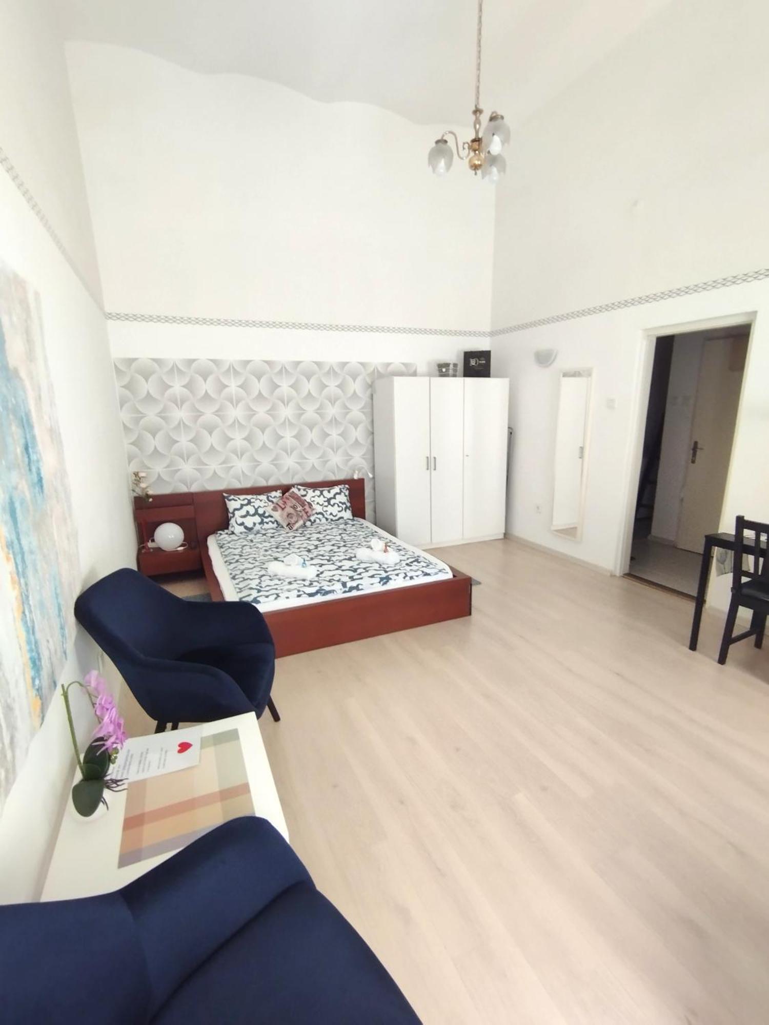 Free Parking Garage! Downtown Apartment Close To New York Cafe Budapest Exterior photo